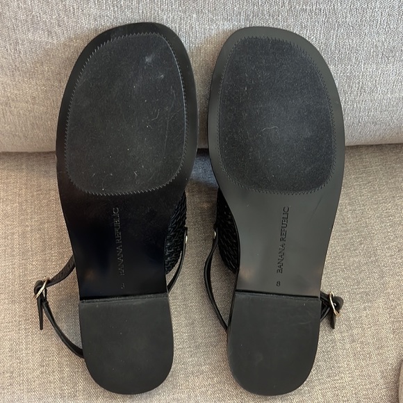 Beautiful Banana Republic Woven Black Leather Sandals. Size 8. - Picture 4 of 4